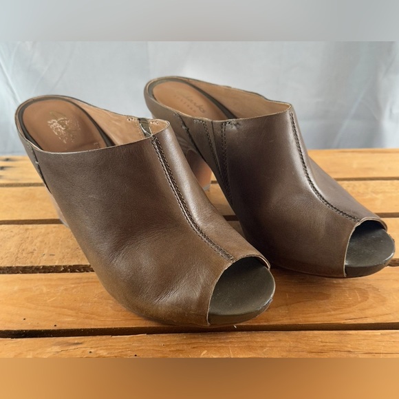 Clark’s women’s taupe open‎ toed hell mules size 8.5 - Picture 1 of 11